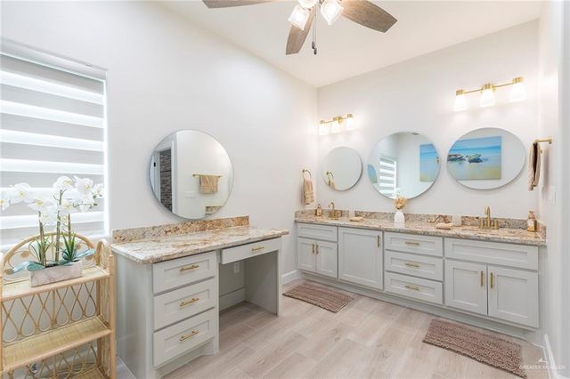 825 E Kika De La Garza Boulevard, La Joya, TX 78560