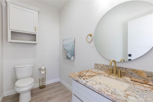 825 E Kika De La Garza Boulevard, La Joya, TX 78560