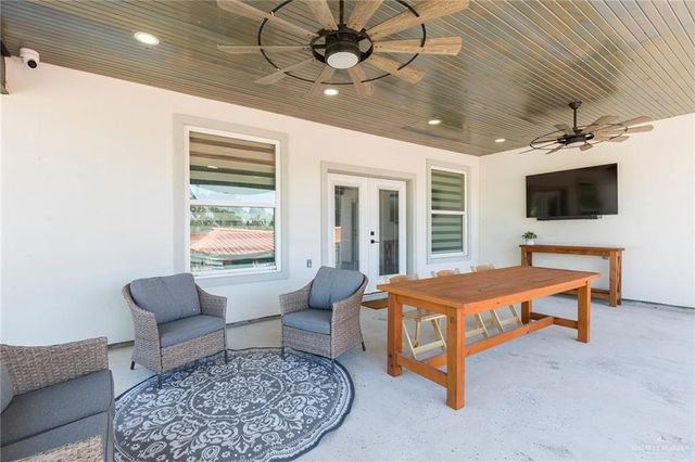 825 E Kika De La Garza Boulevard, La Joya, TX 78560