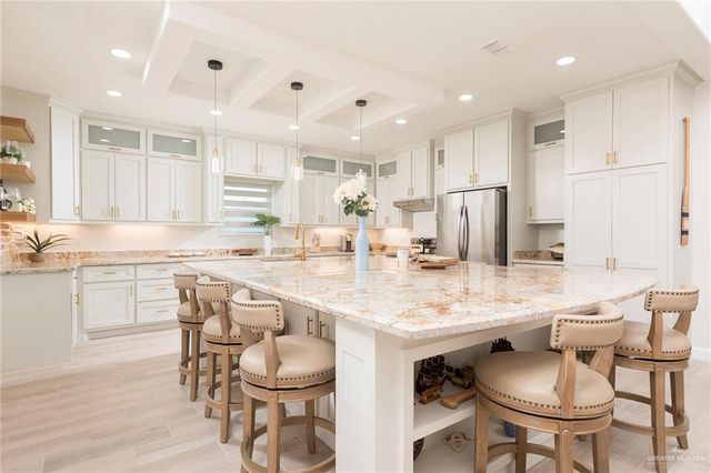 825 E Kika De La Garza Boulevard, La Joya, TX 78560