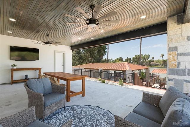825 E Kika De La Garza Boulevard, La Joya, TX 78560