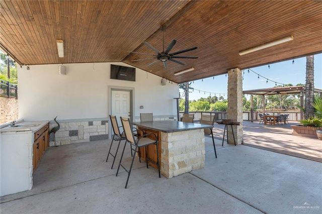 825 E Kika De La Garza Boulevard, La Joya, TX 78560