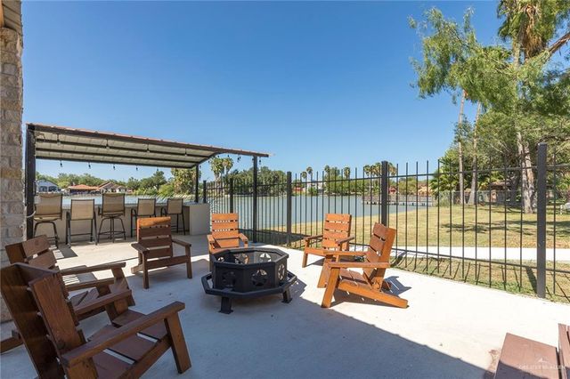 825 E Kika De La Garza Boulevard, La Joya, TX 78560
