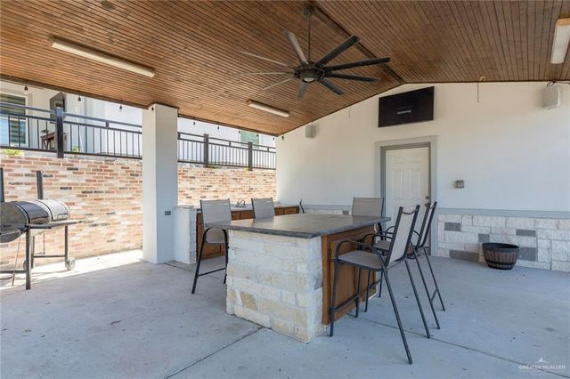 825 E Kika De La Garza Boulevard, La Joya, TX 78560