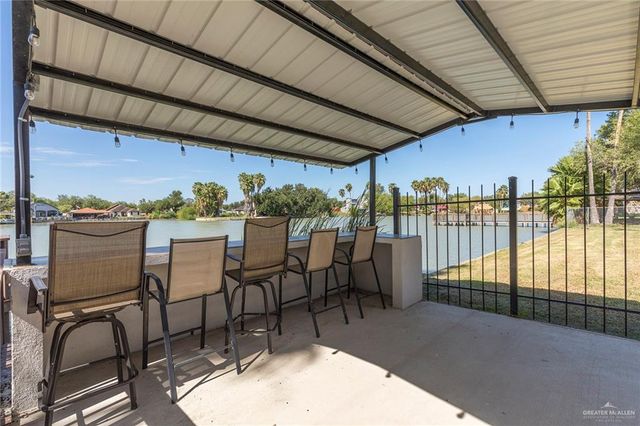 825 E Kika De La Garza Boulevard, La Joya, TX 78560