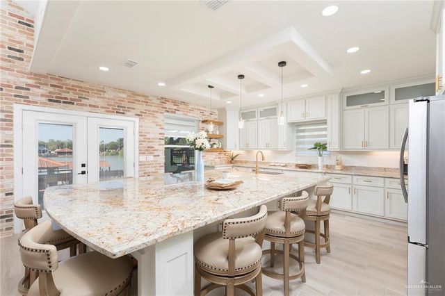 825 E Kika De La Garza Boulevard, La Joya, TX 78560