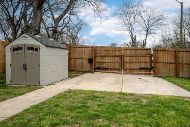 1740 24th Ave, N, Nashville, TN 37208