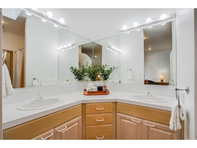 2439 Sw Idaho St, Portland, OR 97239