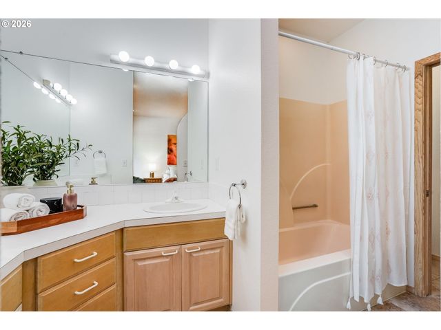 2439 Sw Idaho St, Portland, OR 97239