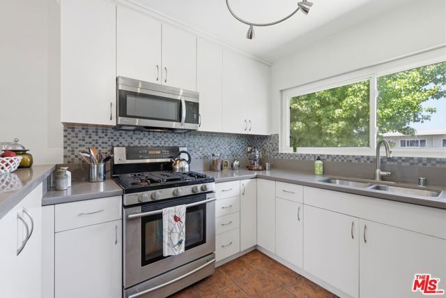 11120 Queensland Street D40, Los Angeles, CA 90034