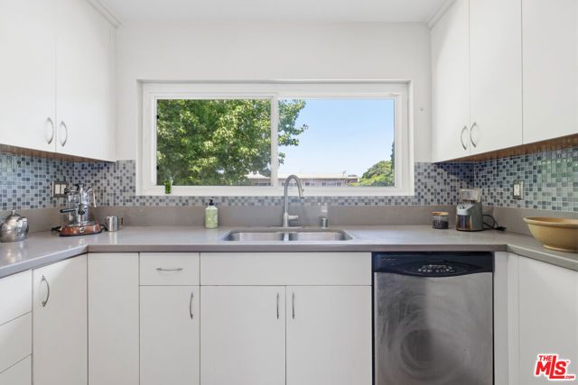 11120 Queensland Street D40, Los Angeles, CA 90034