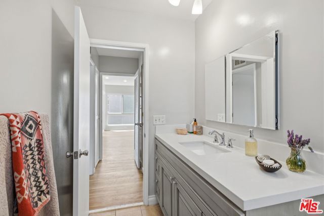 11120 Queensland Street D40, Los Angeles, CA 90034