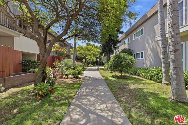 11120 Queensland Street D40, Los Angeles, CA 90034