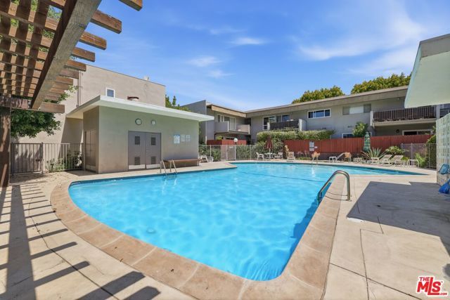 11120 Queensland Street D40, Los Angeles, CA 90034