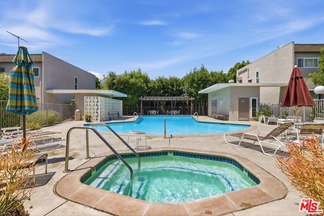 11120 Queensland Street D40, Los Angeles, CA 90034