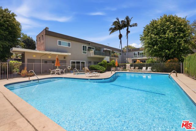 11120 Queensland Street D40, Los Angeles, CA 90034
