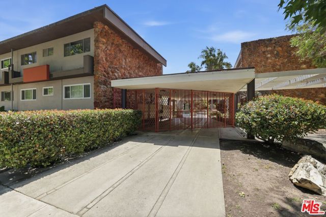 11120 Queensland Street D40, Los Angeles, CA 90034