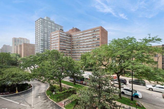 5701 N Sheridan Road 3B, Chicago, IL 60660