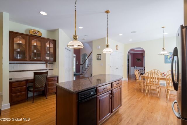 1 Avalon Court, Colonie, NY 12211