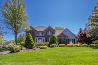 1 Avalon Court, Colonie, NY 12211