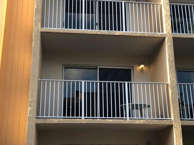 5221 Geneva Way 208, Doral, FL 33166