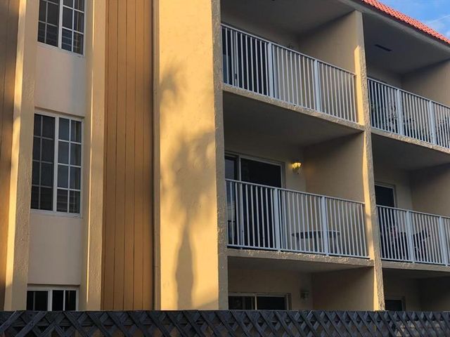 5221 Geneva Way 208, Doral, FL 33166