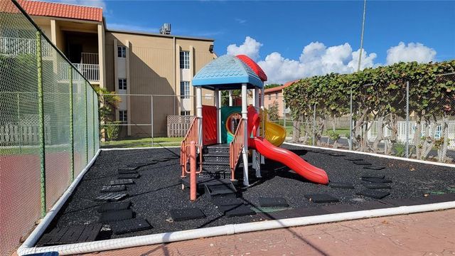 5221 Geneva Way 208, Doral, FL 33166