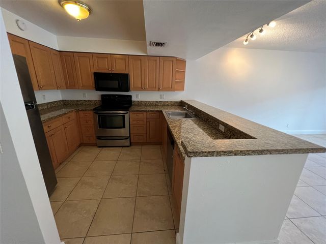 5221 Geneva Way 208, Doral, FL 33166