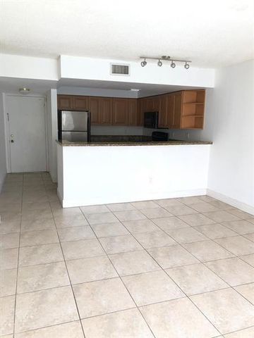 5221 Geneva Way 208, Doral, FL 33166