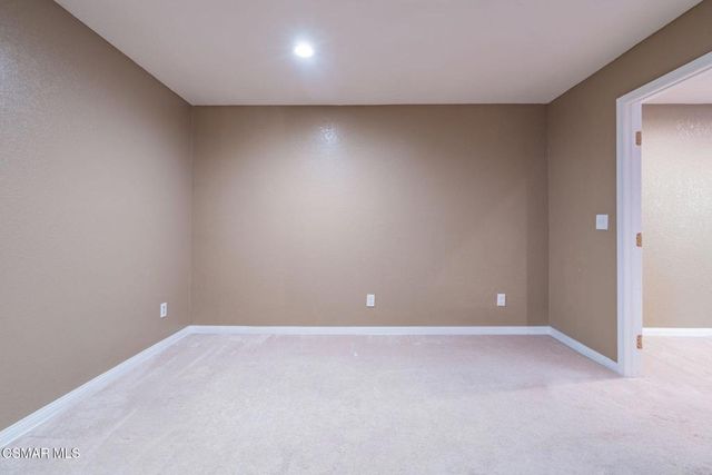 1043 Waltham Road E, Simi Valley, CA 93065