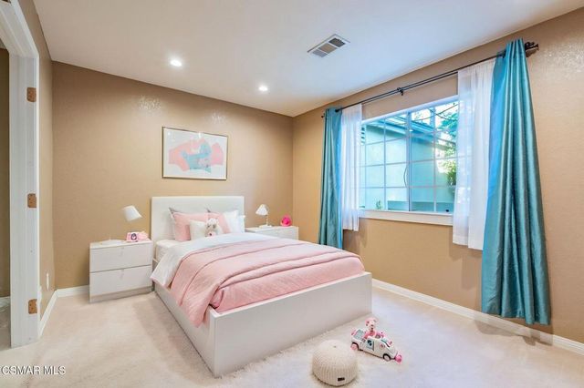1043 Waltham Road E, Simi Valley, CA 93065