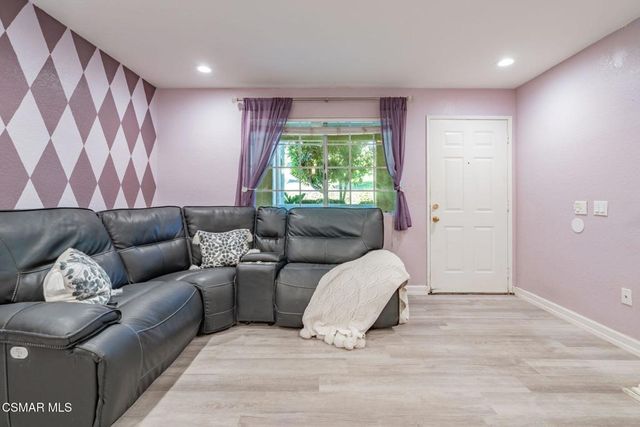 1043 Waltham Road E, Simi Valley, CA 93065