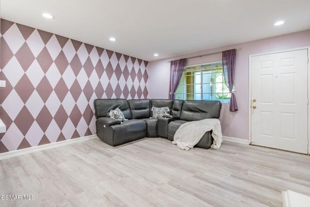 1043 Waltham Road E, Simi Valley, CA 93065