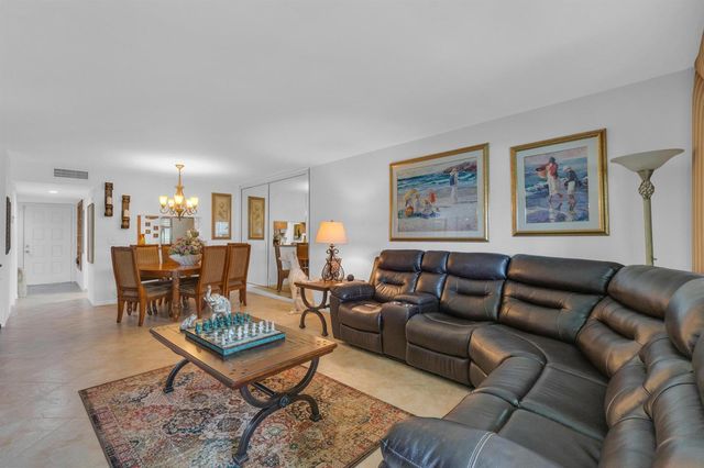 7351 Kinghurst Drive 108, Delray Beach, FL 33446