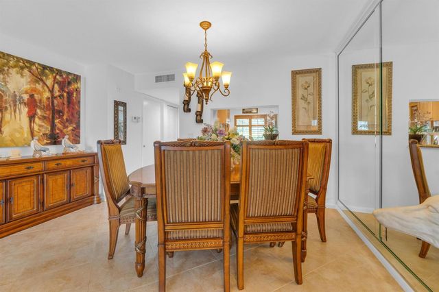 7351 Kinghurst Drive 108, Delray Beach, FL 33446
