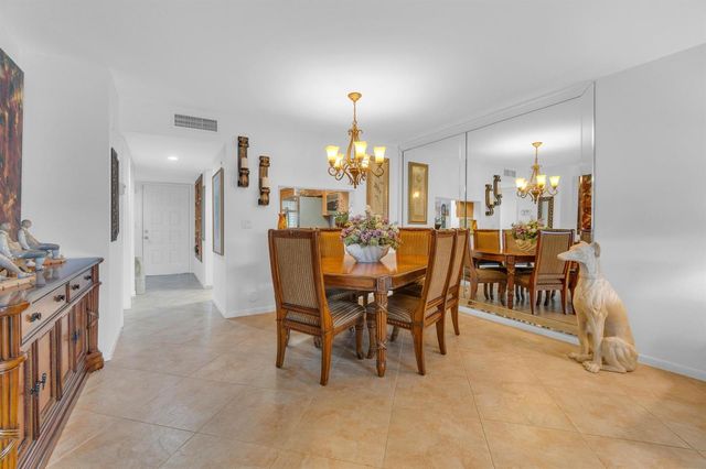 7351 Kinghurst Drive 108, Delray Beach, FL 33446