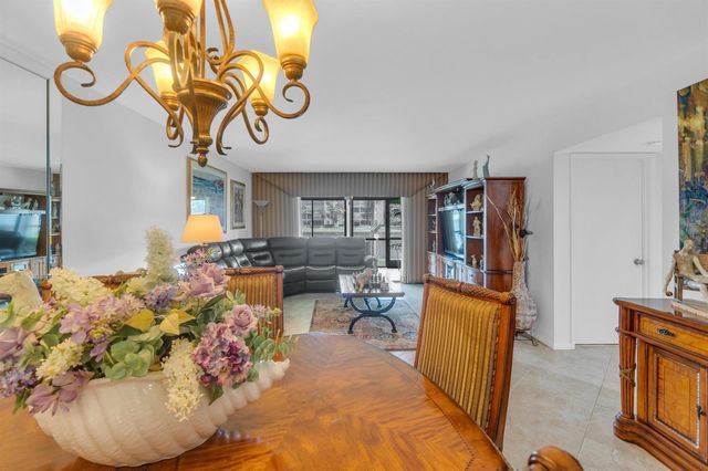 7351 Kinghurst Drive 108, Delray Beach, FL 33446