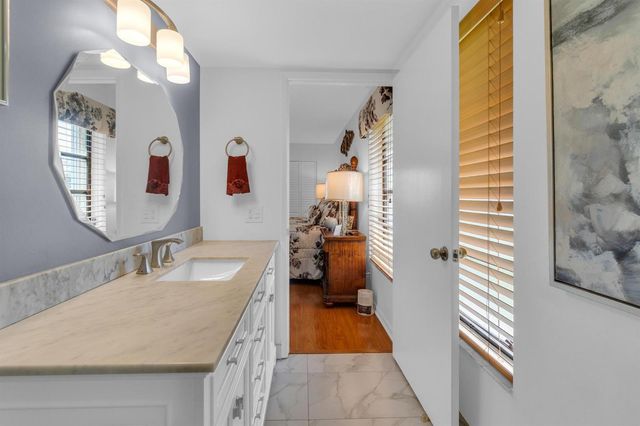 7351 Kinghurst Drive 108, Delray Beach, FL 33446
