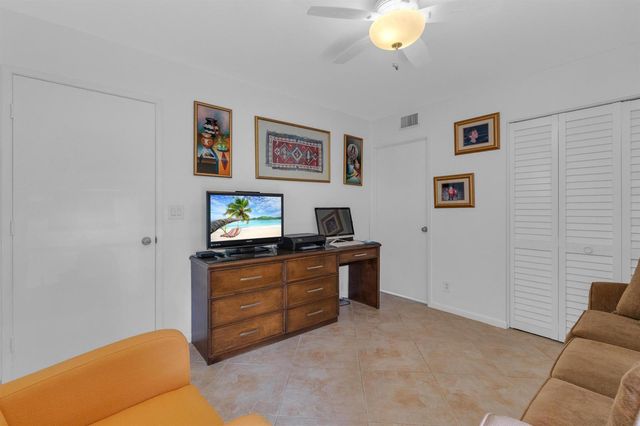 7351 Kinghurst Drive 108, Delray Beach, FL 33446