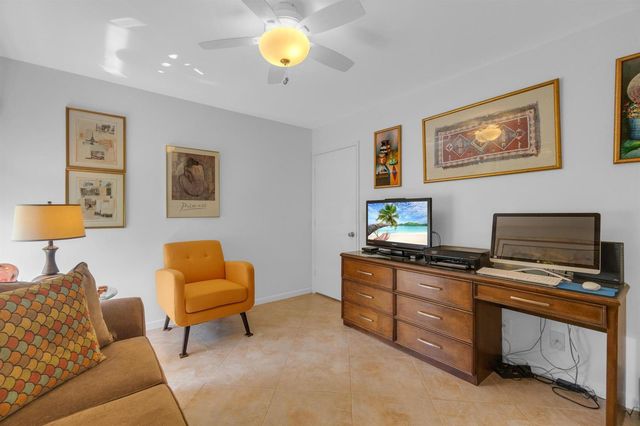 7351 Kinghurst Drive 108, Delray Beach, FL 33446