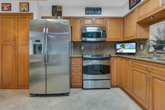 7351 Kinghurst Drive 108, Delray Beach, FL 33446