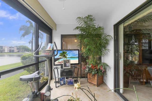 7351 Kinghurst Drive 108, Delray Beach, FL 33446