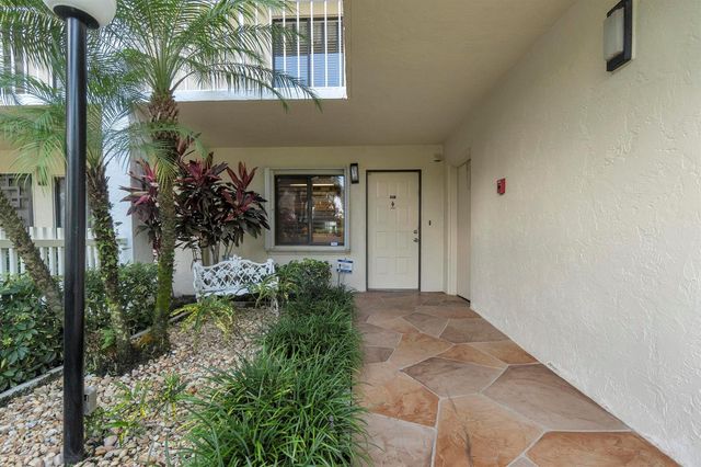 7351 Kinghurst Drive 108, Delray Beach, FL 33446
