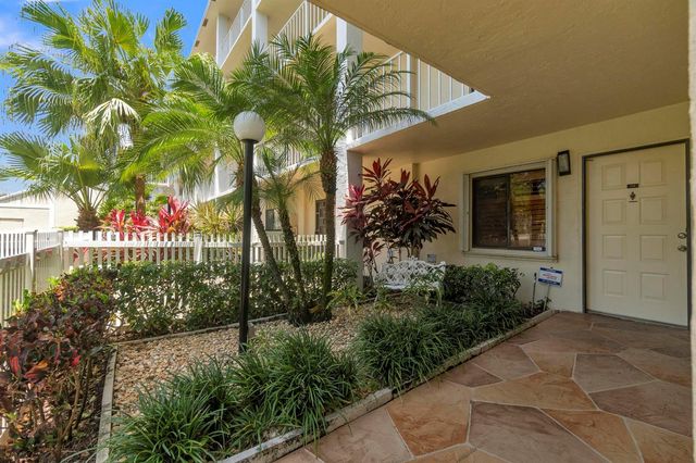 7351 Kinghurst Drive 108, Delray Beach, FL 33446