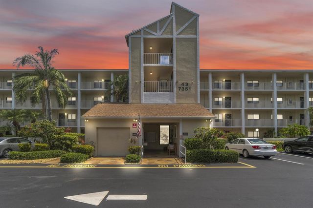 7351 Kinghurst Drive 108, Delray Beach, FL 33446