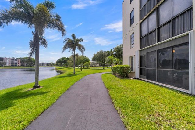 7351 Kinghurst Drive 108, Delray Beach, FL 33446