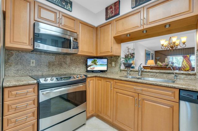 7351 Kinghurst Drive 108, Delray Beach, FL 33446