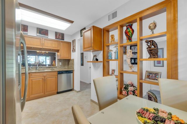 7351 Kinghurst Drive 108, Delray Beach, FL 33446