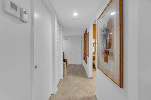 7351 Kinghurst Drive 108, Delray Beach, FL 33446