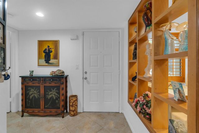 7351 Kinghurst Drive 108, Delray Beach, FL 33446